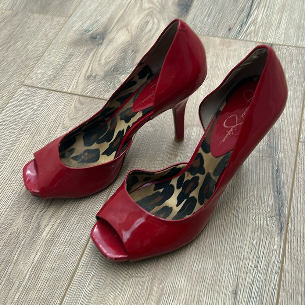 Red high heel shoes
4” heels